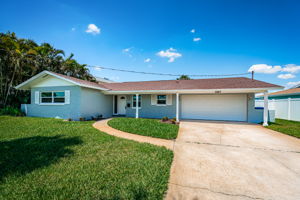 Front Exterior24