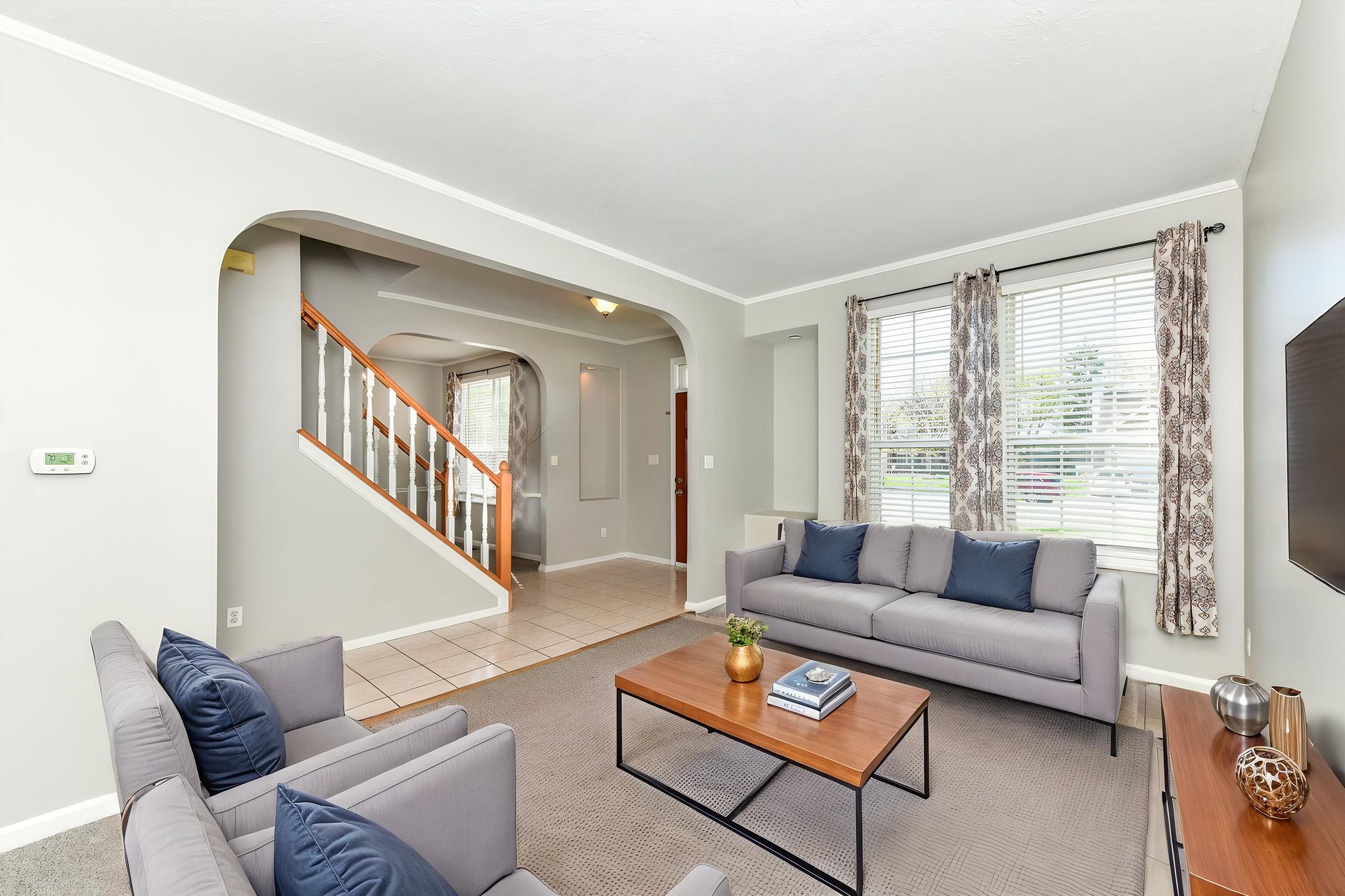 DSC_1671 virtually staged.jpeg