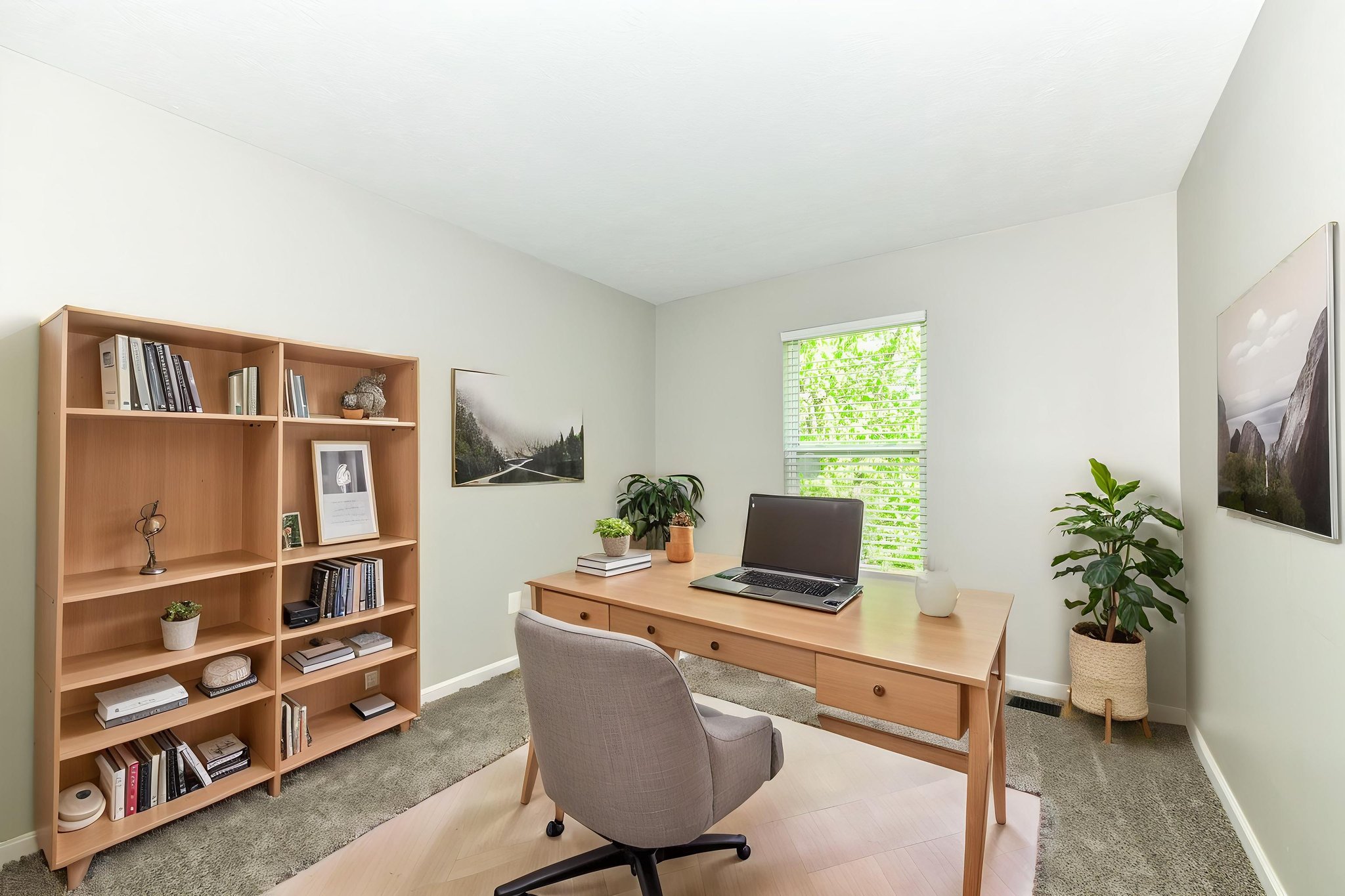 DSC_1740 virtually staged.jpeg