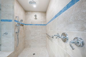 Master Bathroom1d