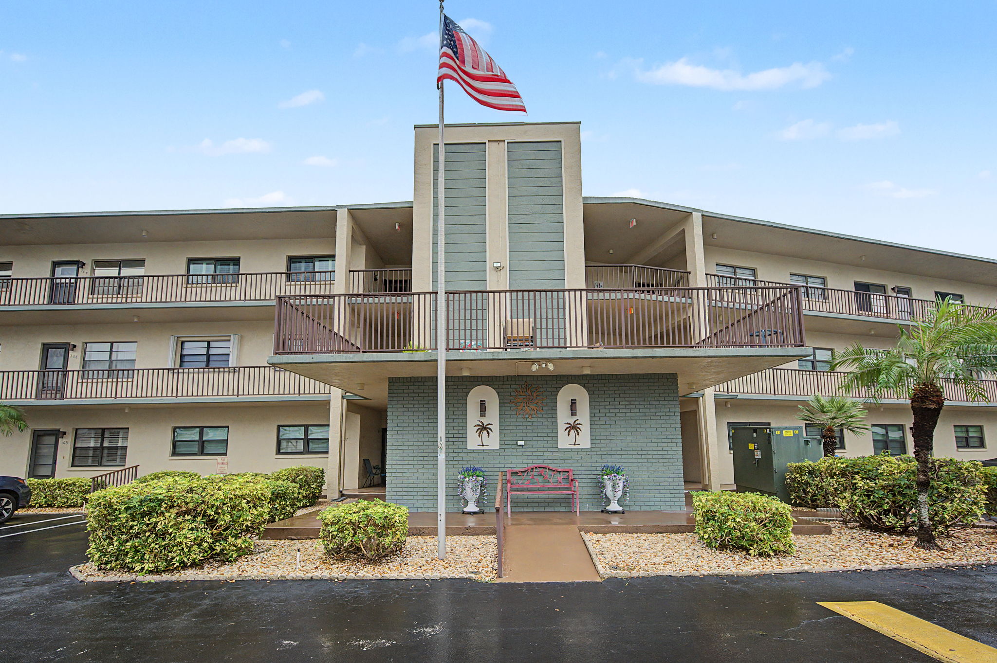 Front Exterior4