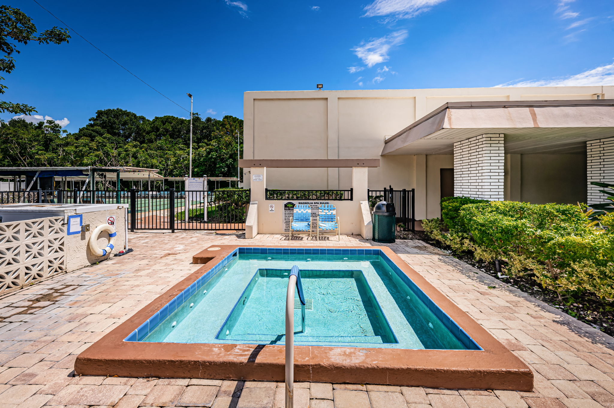 Magnolia Sun Center Hot Tub1-1