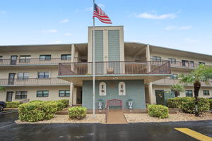 Front Exterior4