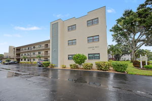 Front Exterior5
