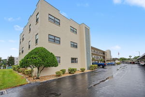 Front Exterior6