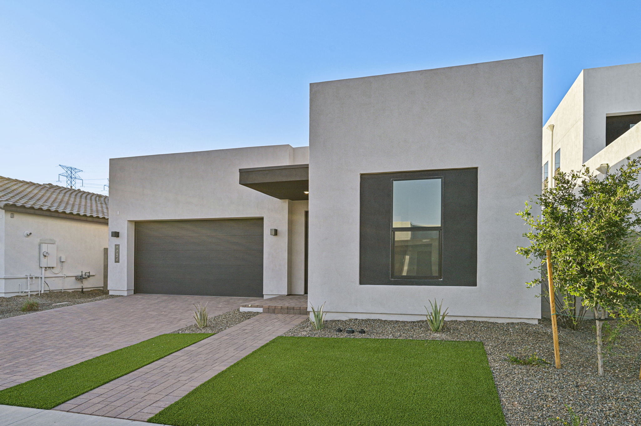 7956 W GRISWOLD RD-003