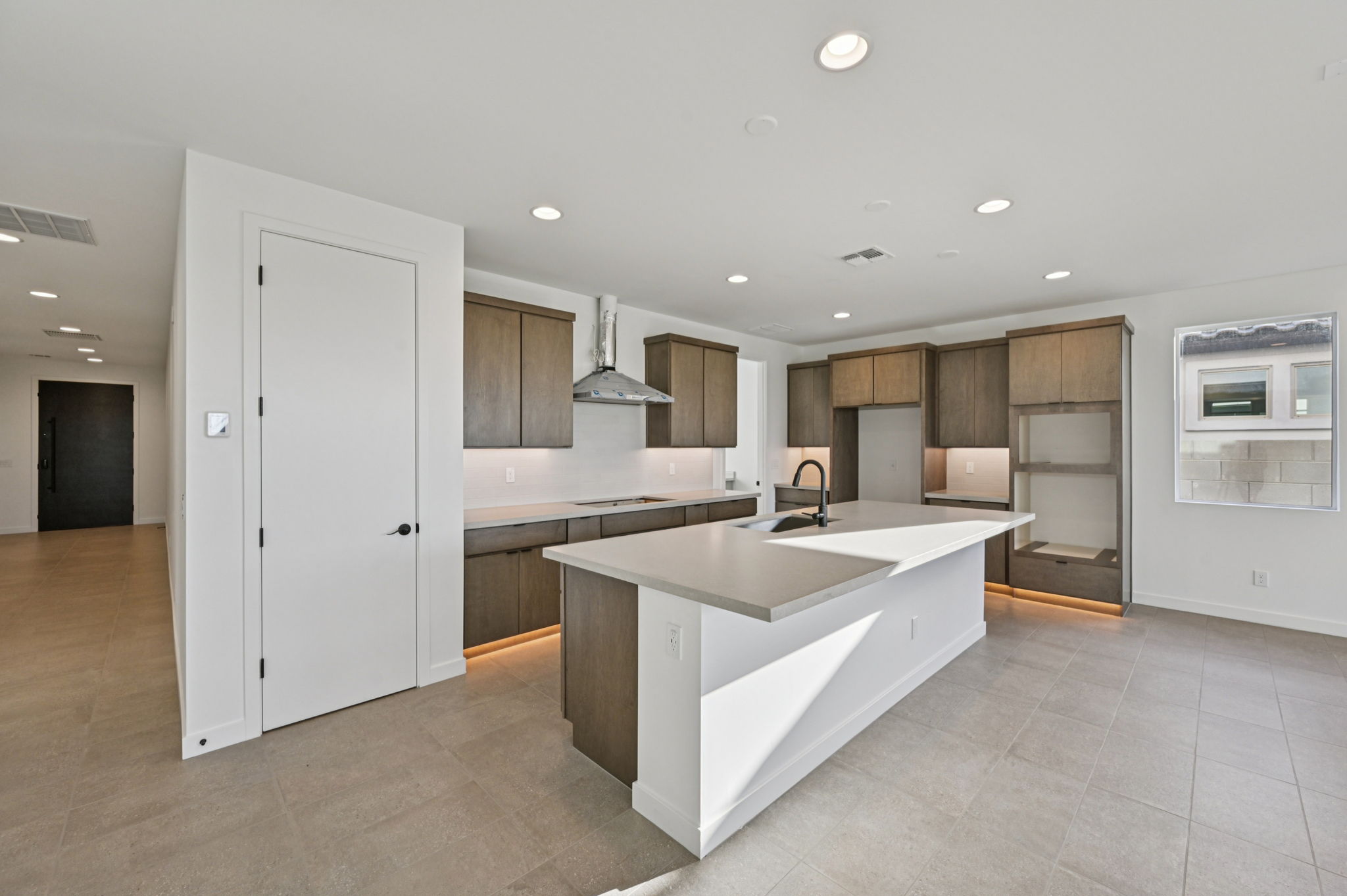 7956 W GRISWOLD RD-008