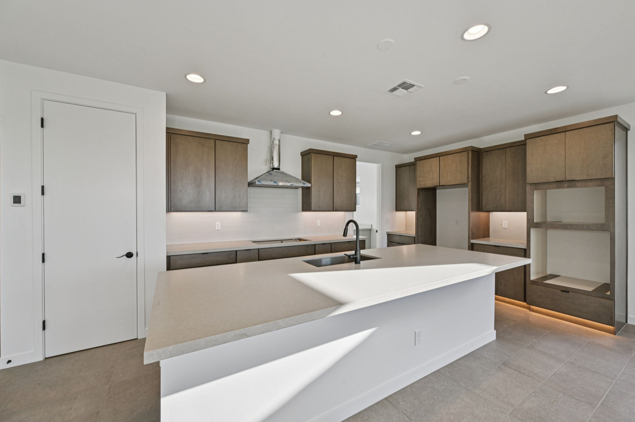7956 W GRISWOLD RD-009