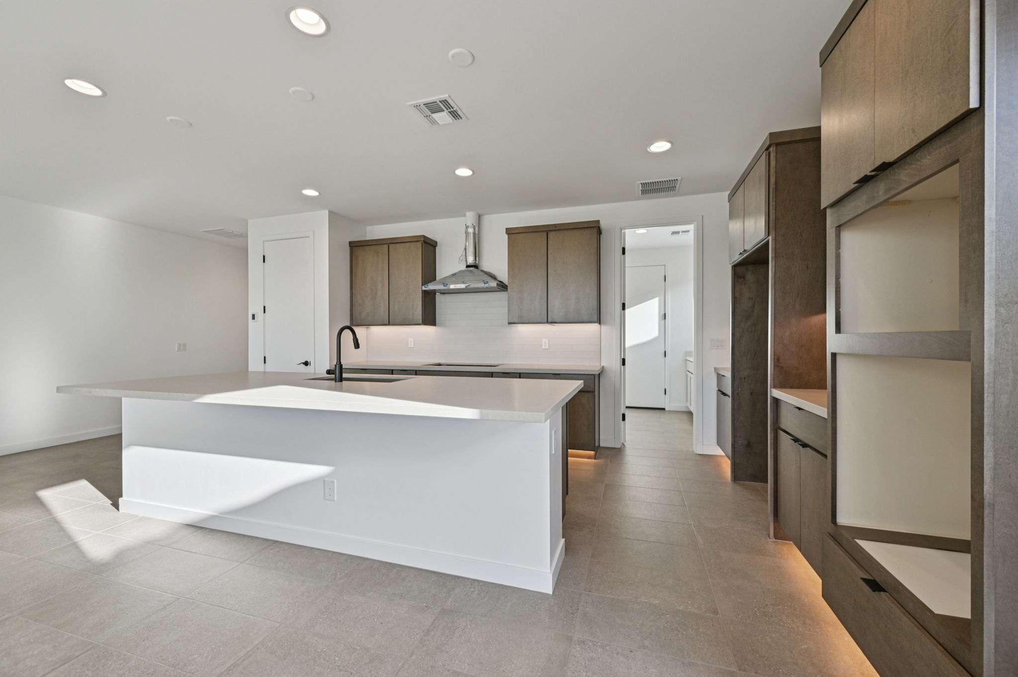 7956 W GRISWOLD RD-010