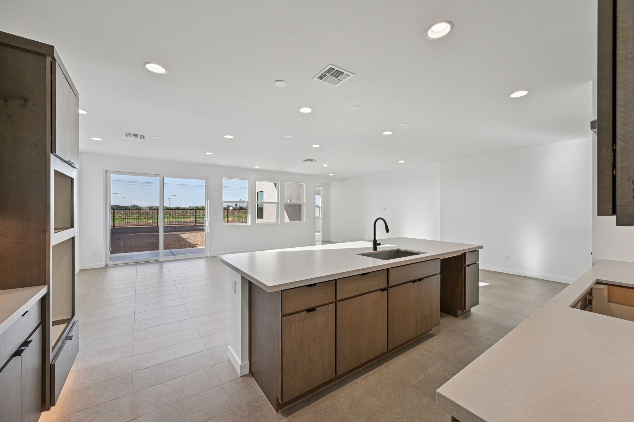 7956 W GRISWOLD RD-011