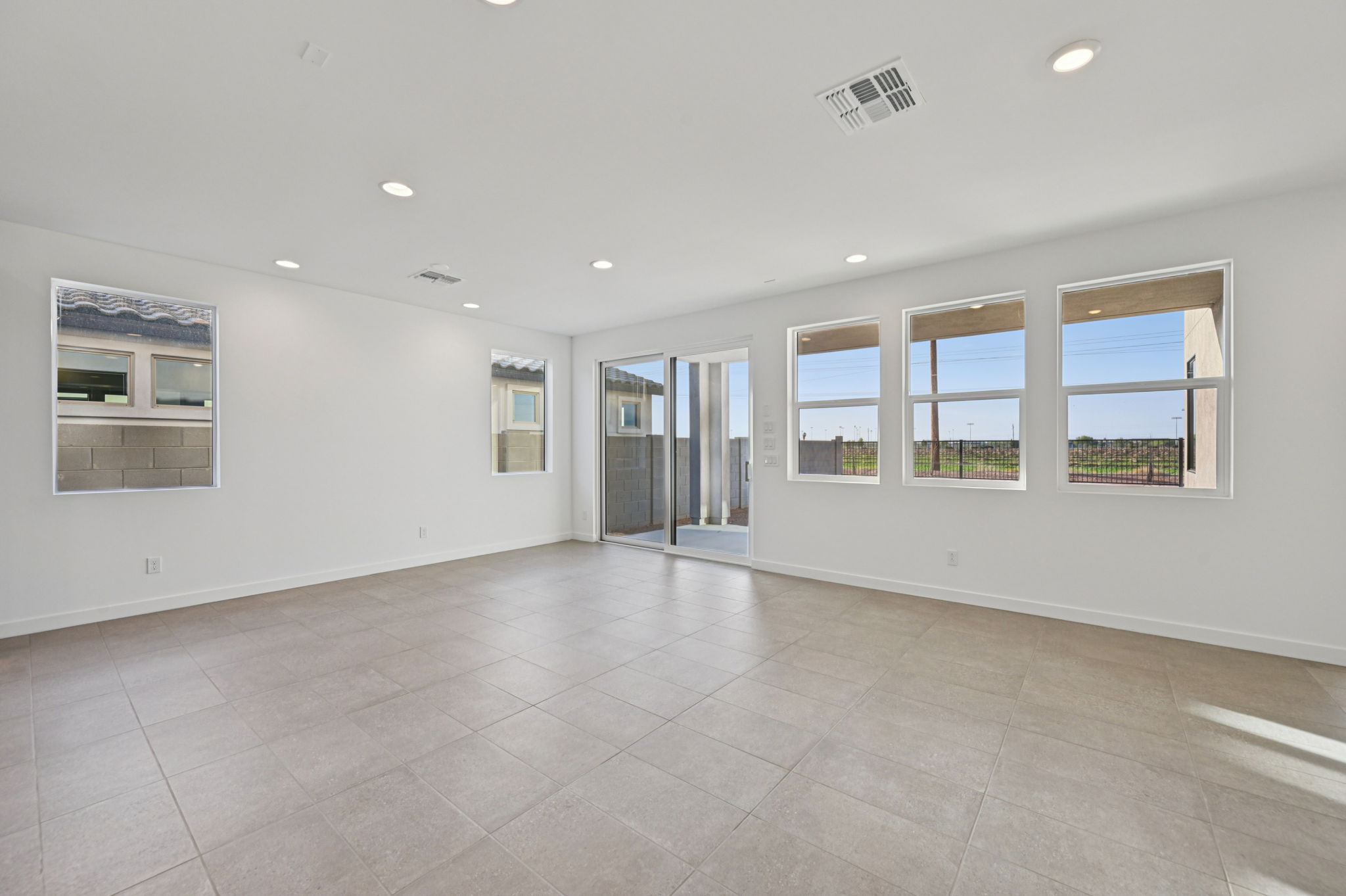 7956 W GRISWOLD RD-026