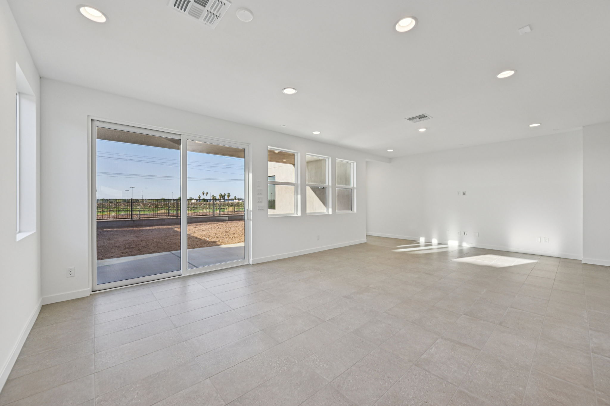 7956 W GRISWOLD RD-027