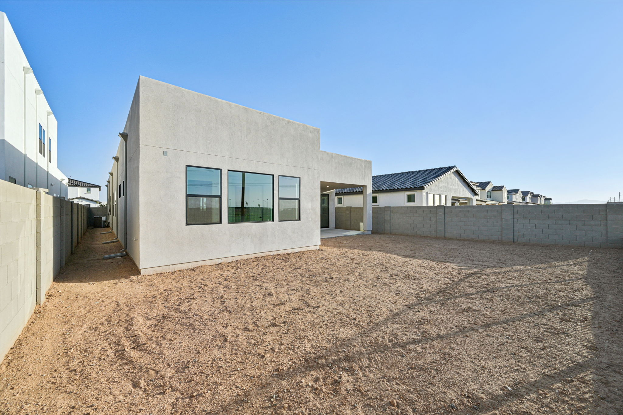 7956 W GRISWOLD RD-042