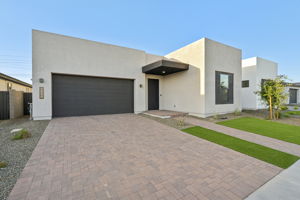 7956 W GRISWOLD RD-002