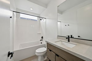 7956 W GRISWOLD RD-020
