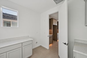 7956 W GRISWOLD RD-024