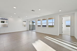 7956 W GRISWOLD RD-025