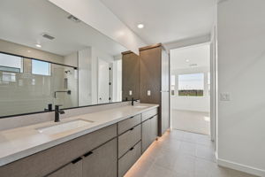 7956 W GRISWOLD RD-036