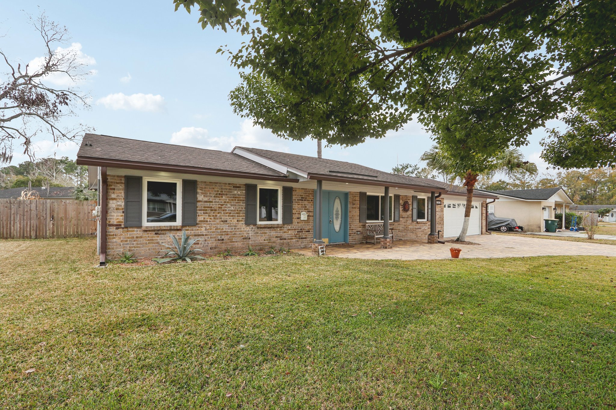 Jolliet Dr-S1202-002.jpg