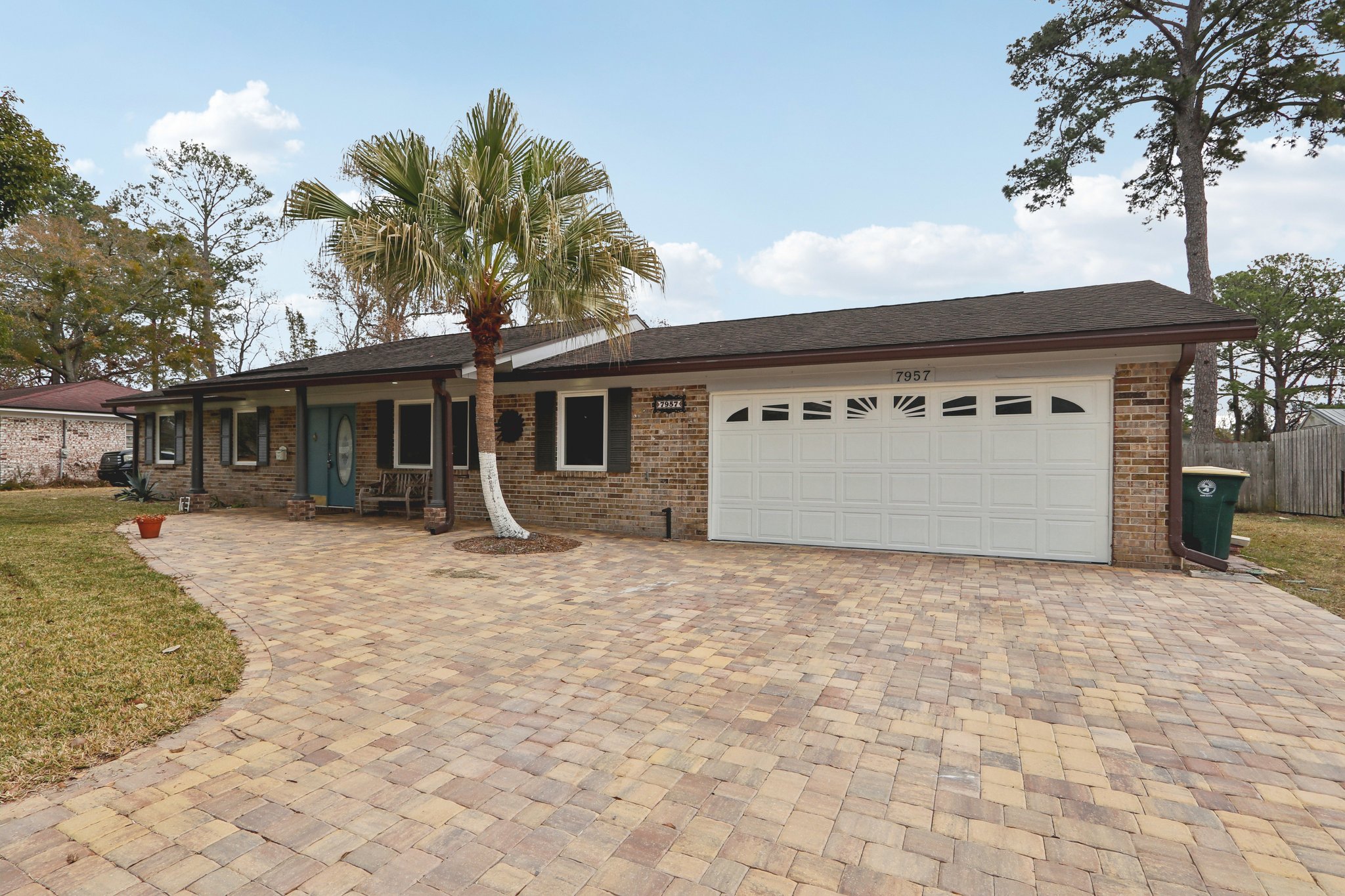 Jolliet Dr-S1202-004.jpg