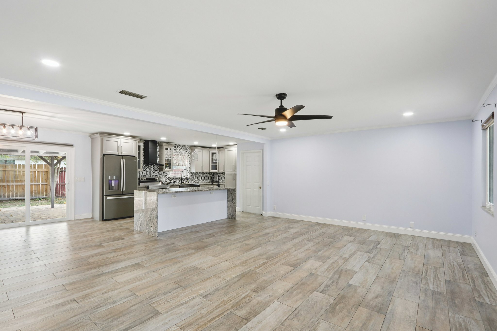 Jolliet Dr-S1202-008.jpg