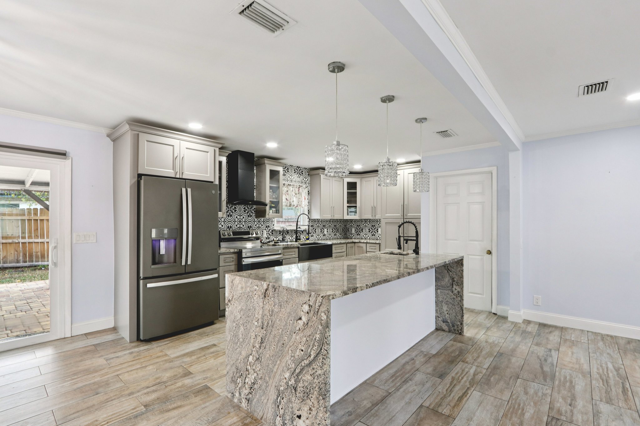 Jolliet Dr-S1202-013.jpg