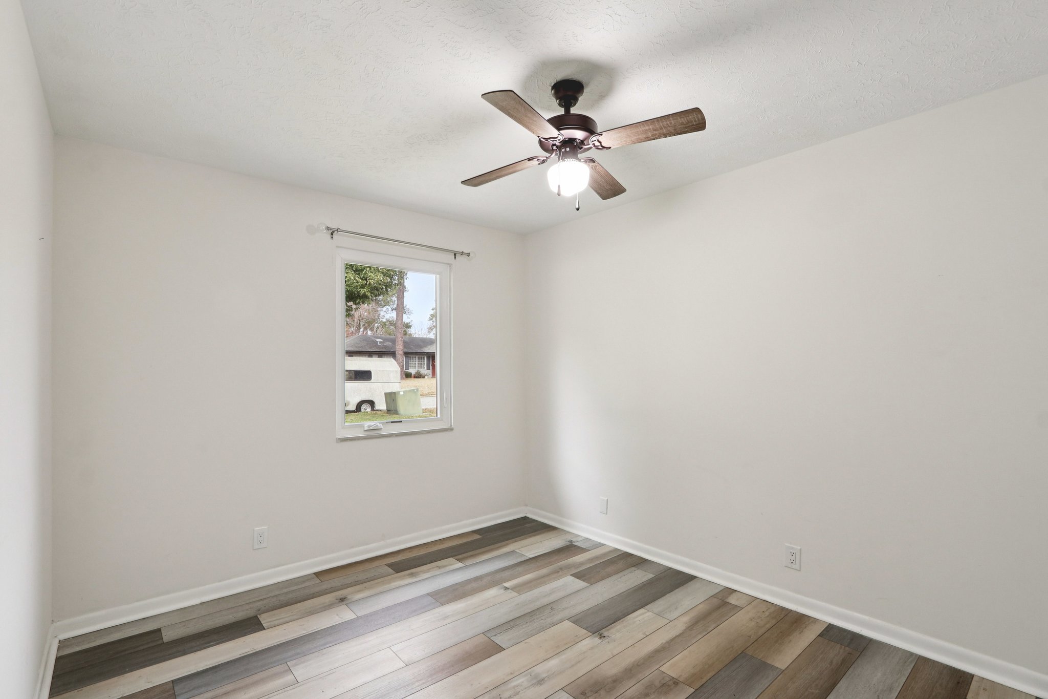 Jolliet Dr-S1202-017.jpg