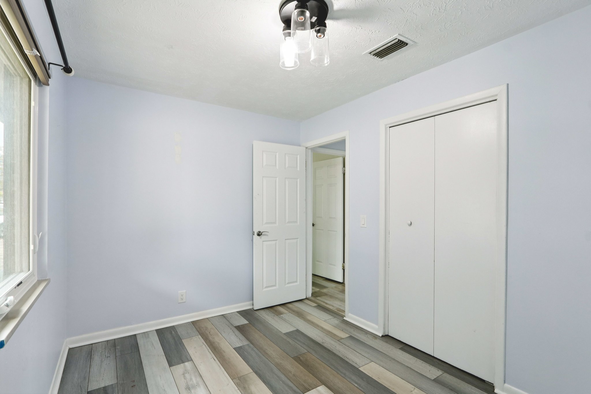 Jolliet Dr-S1202-020.jpg