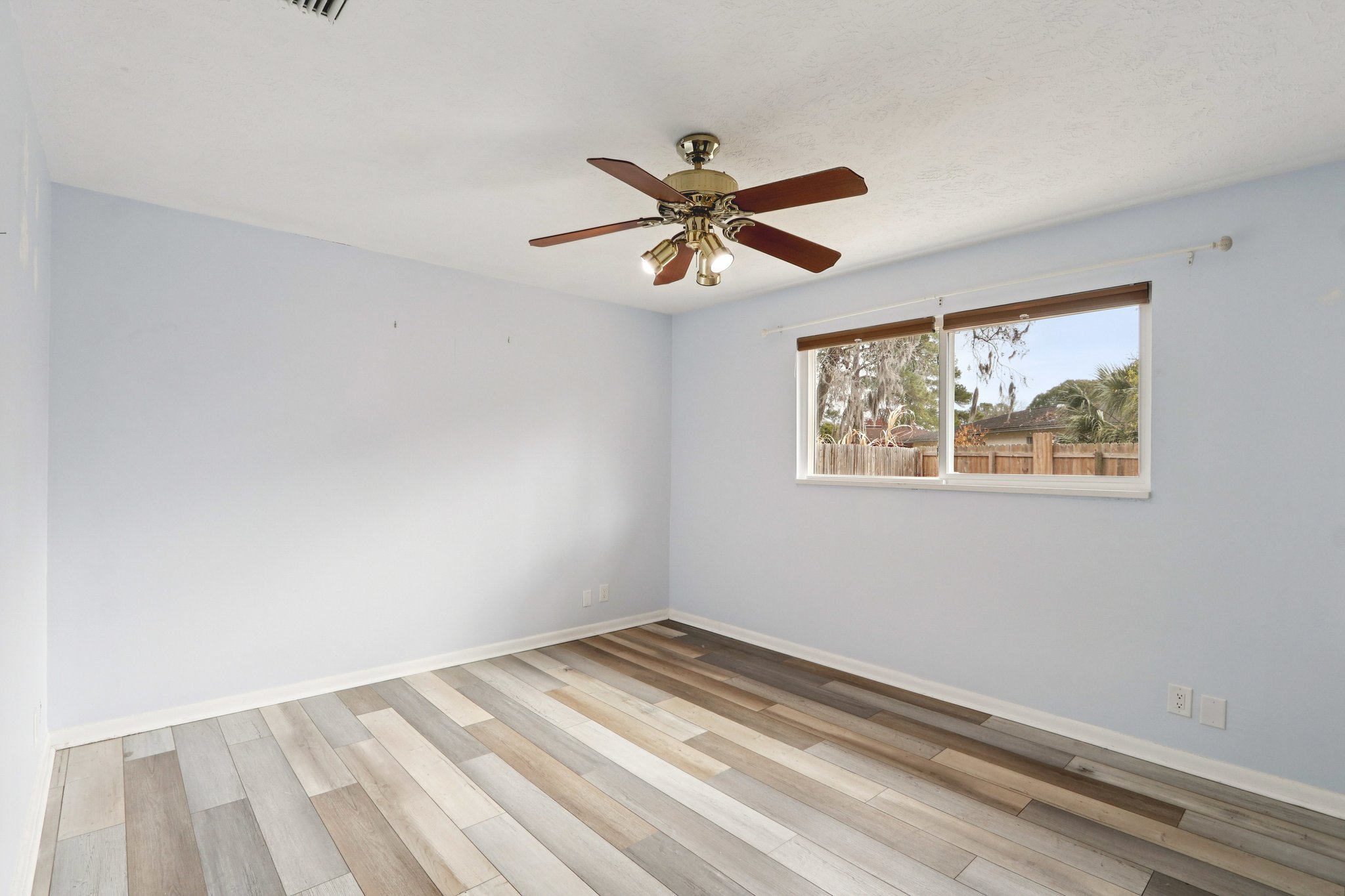 Jolliet Dr-S1202-021.jpg