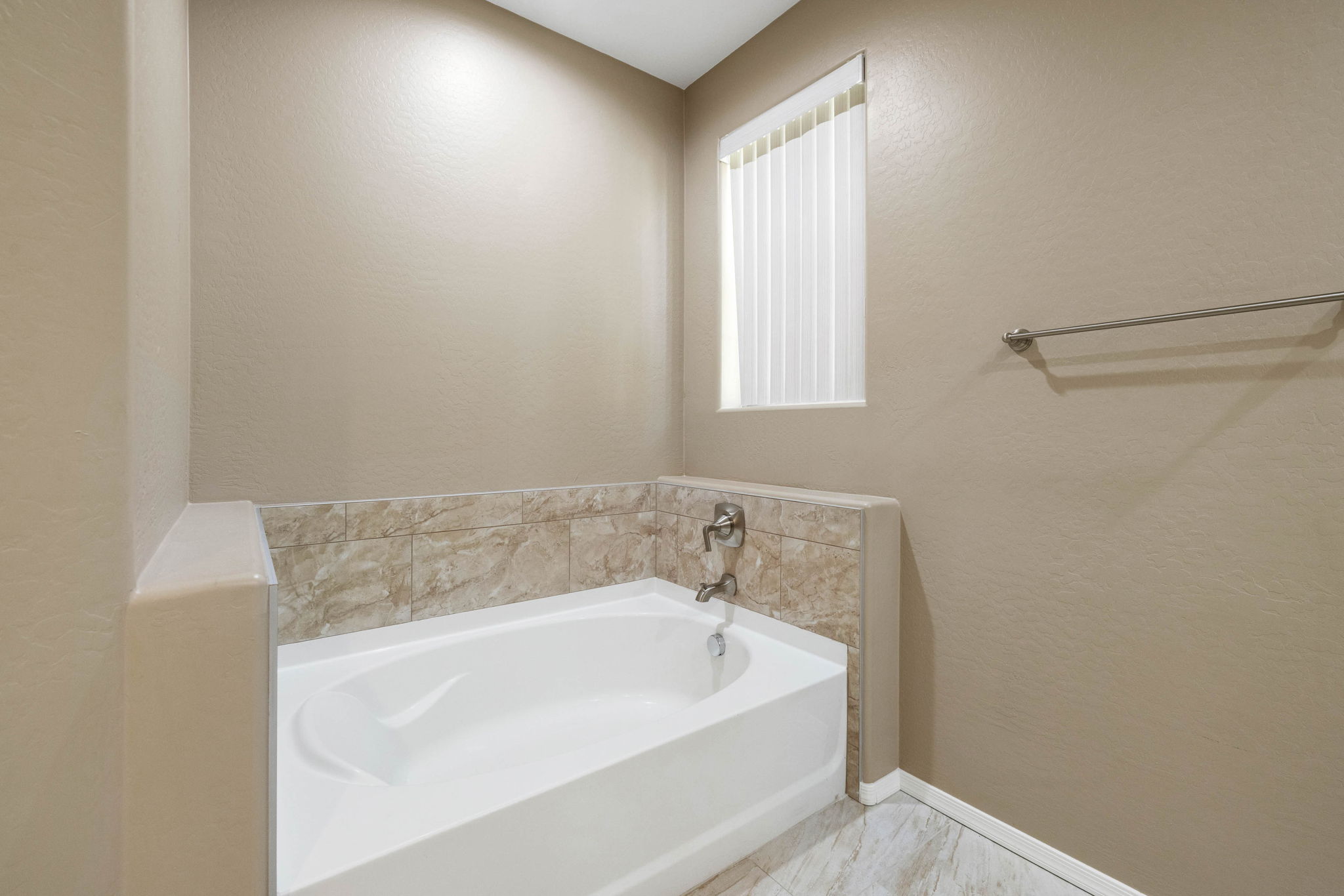 Primary Bathroom (3)