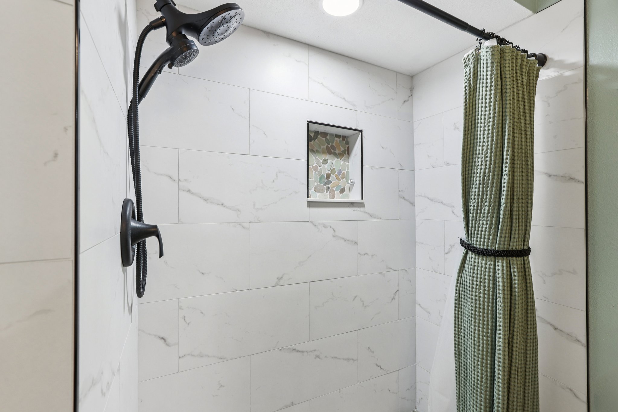 Lakeside Dr-S1703-031.jpg