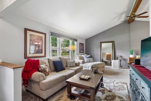 Glen Oaks Dr-S1305-007.jpg