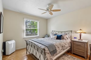 Glen Oaks Dr-S1305-030.jpg