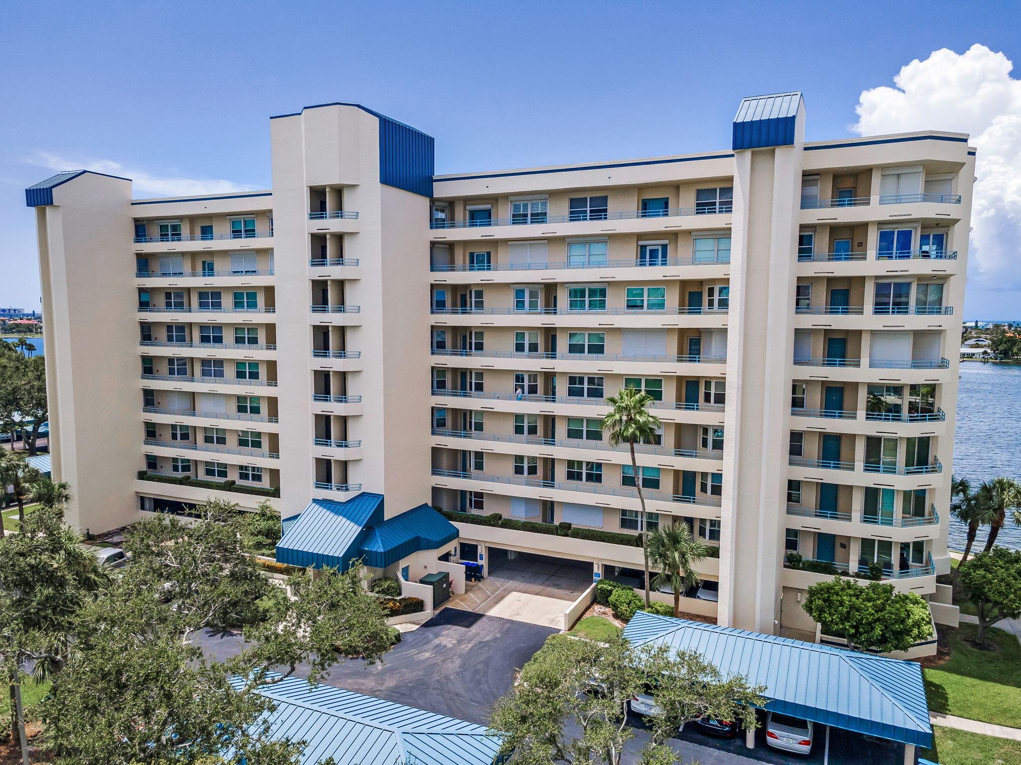 Front Exterior9