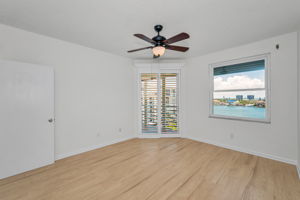 Primary Bedroom1b
