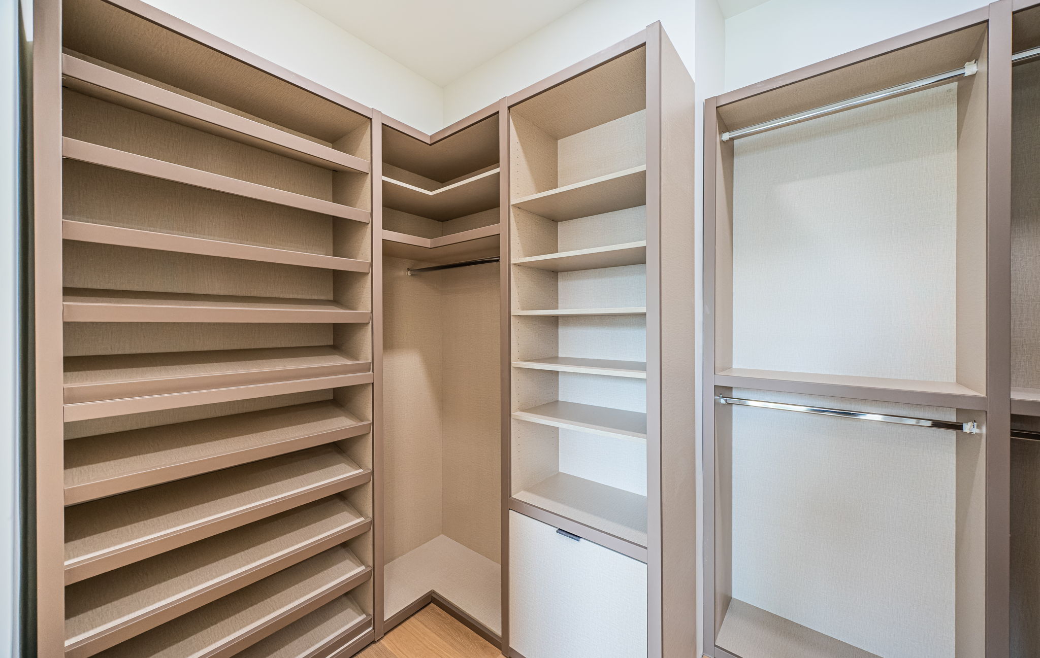 Primary Bedroom Walk-in ClosetAlt2a