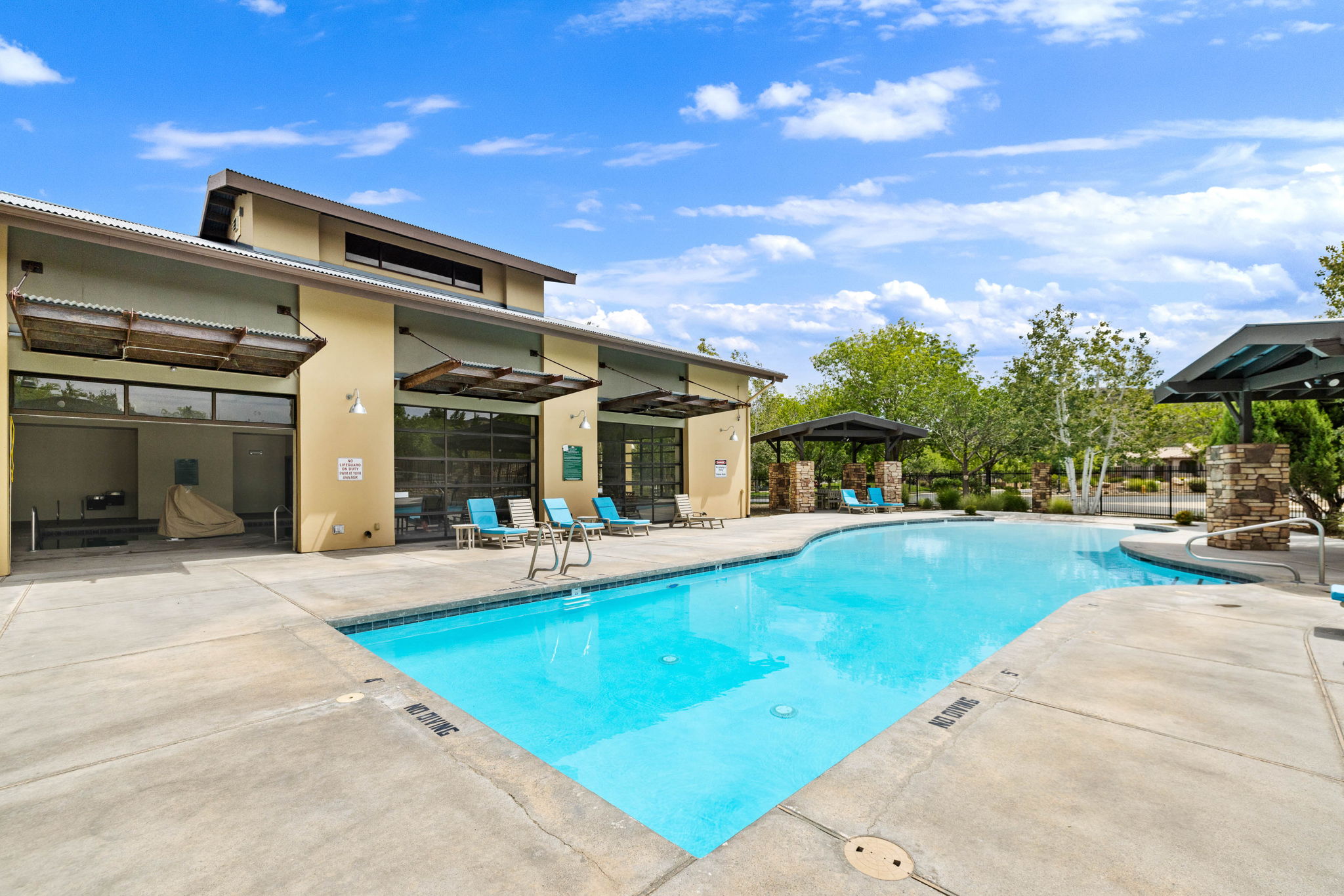 Pool (4)