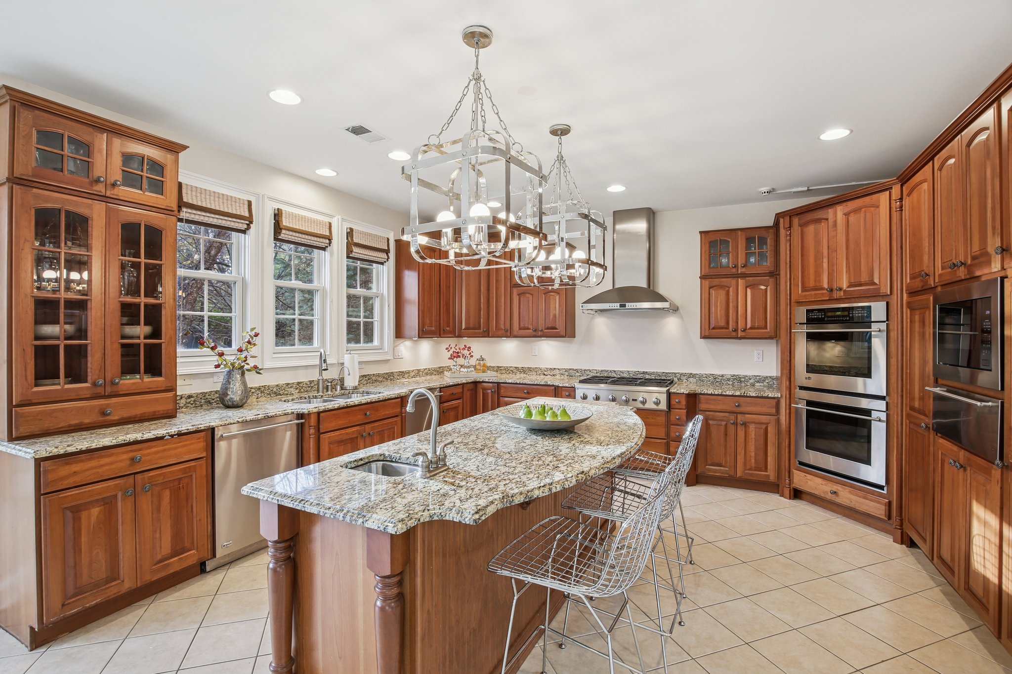 Kitchen with center island