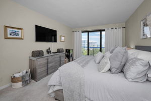 Primary Bedroom1b
