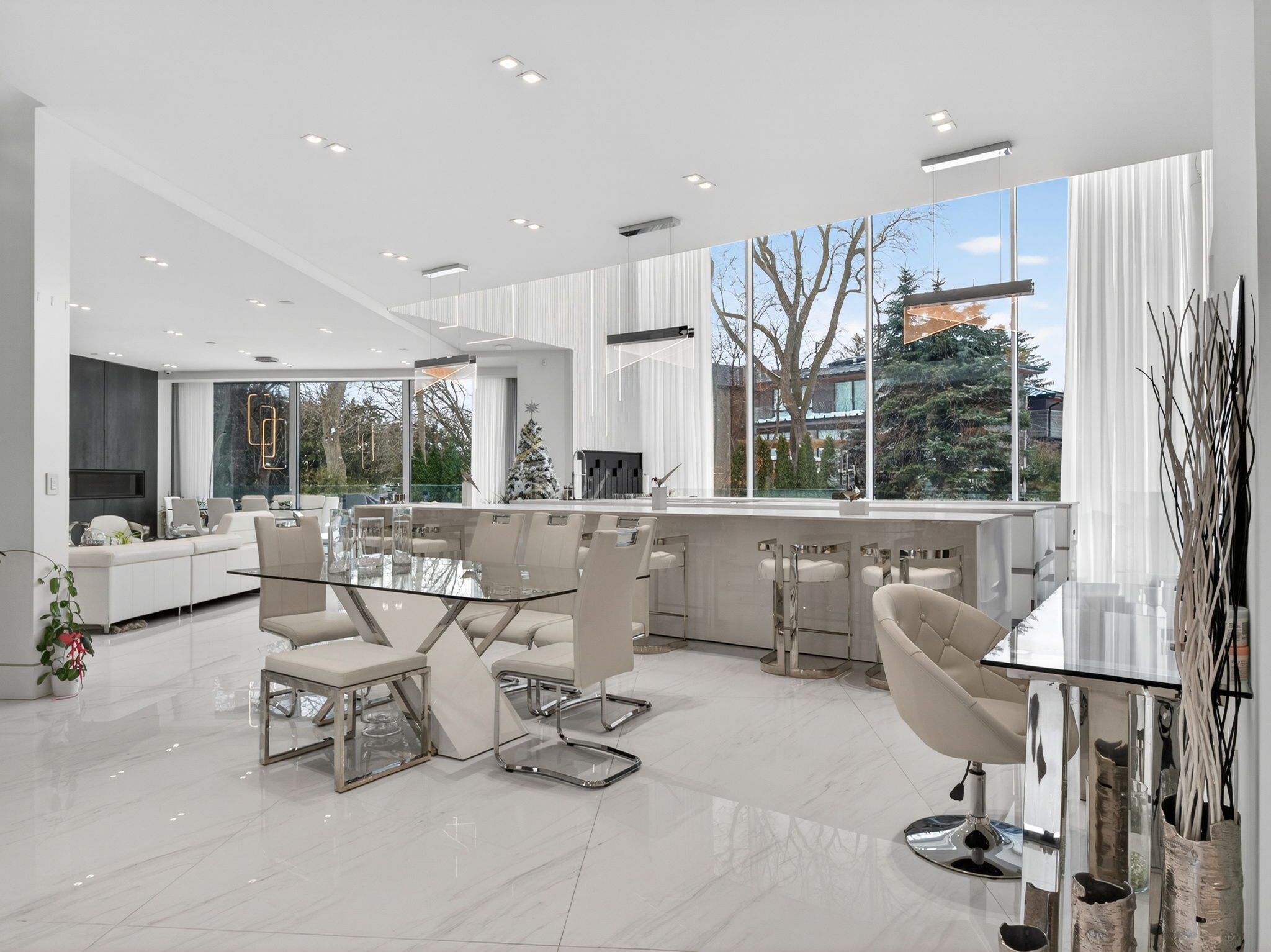 8 Cadmus Rd Toronto, ON M2M 2M4