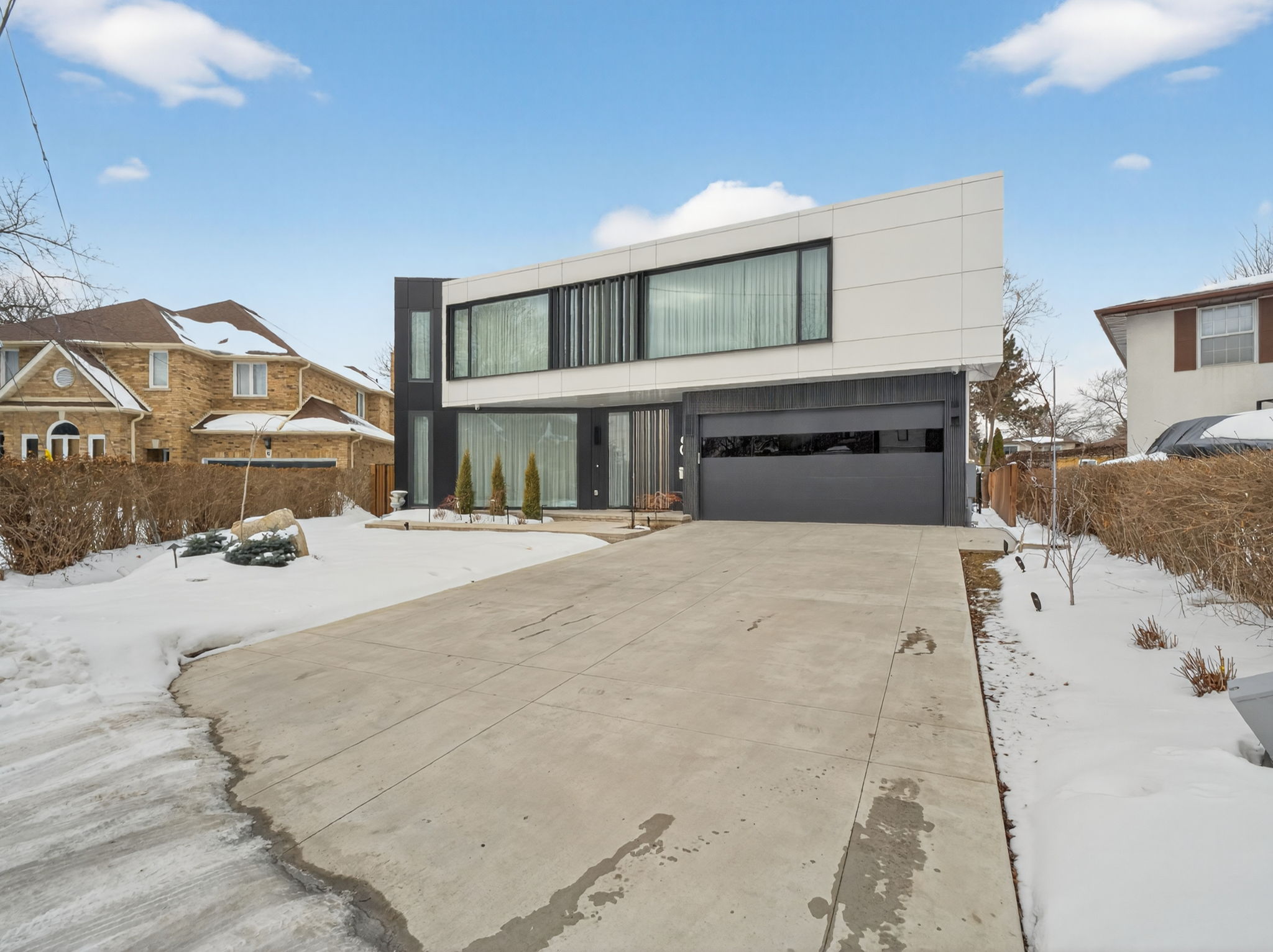 8 Cadmus Rd Toronto, ON M2M 2M4