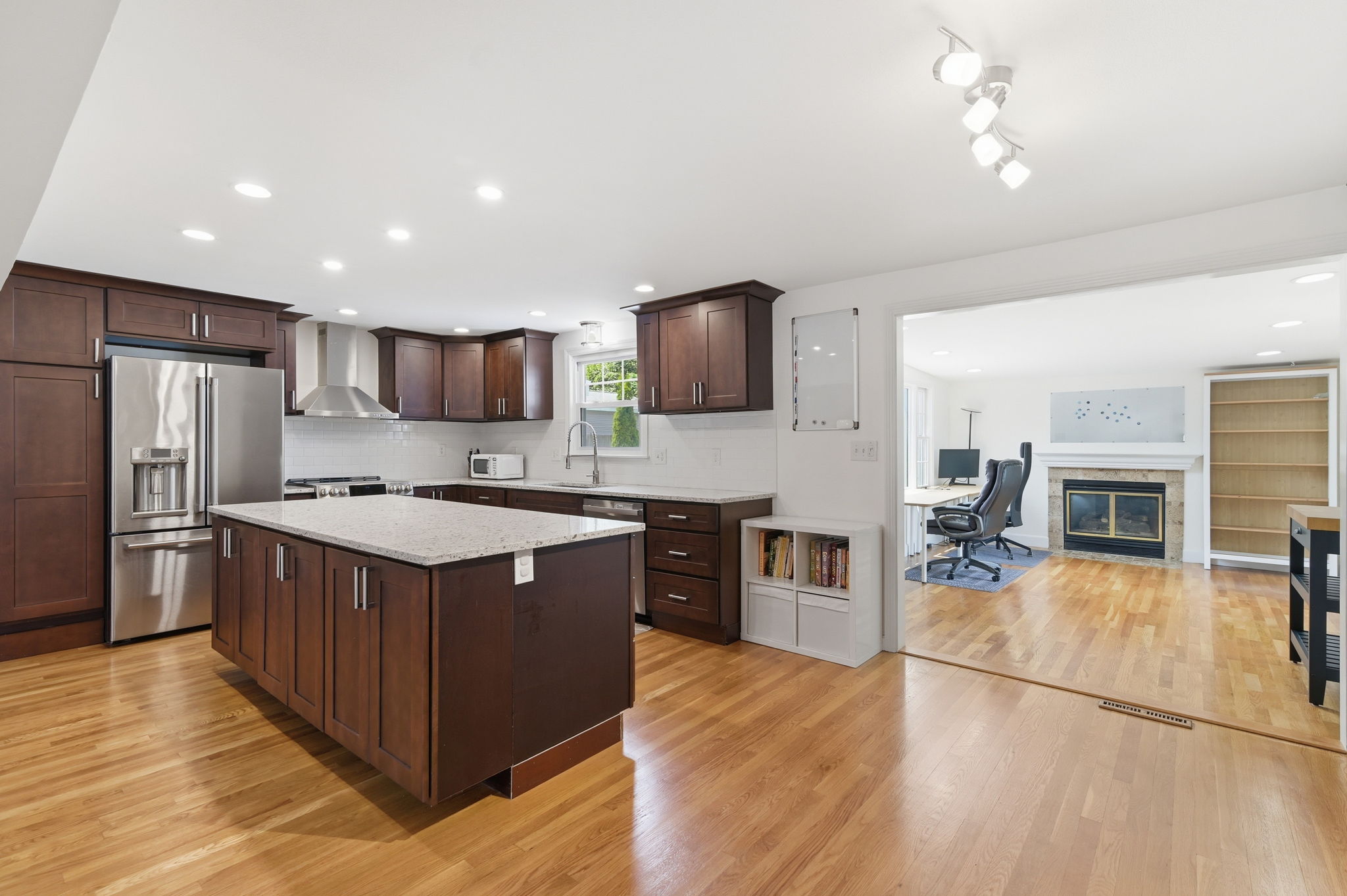  Photo 10