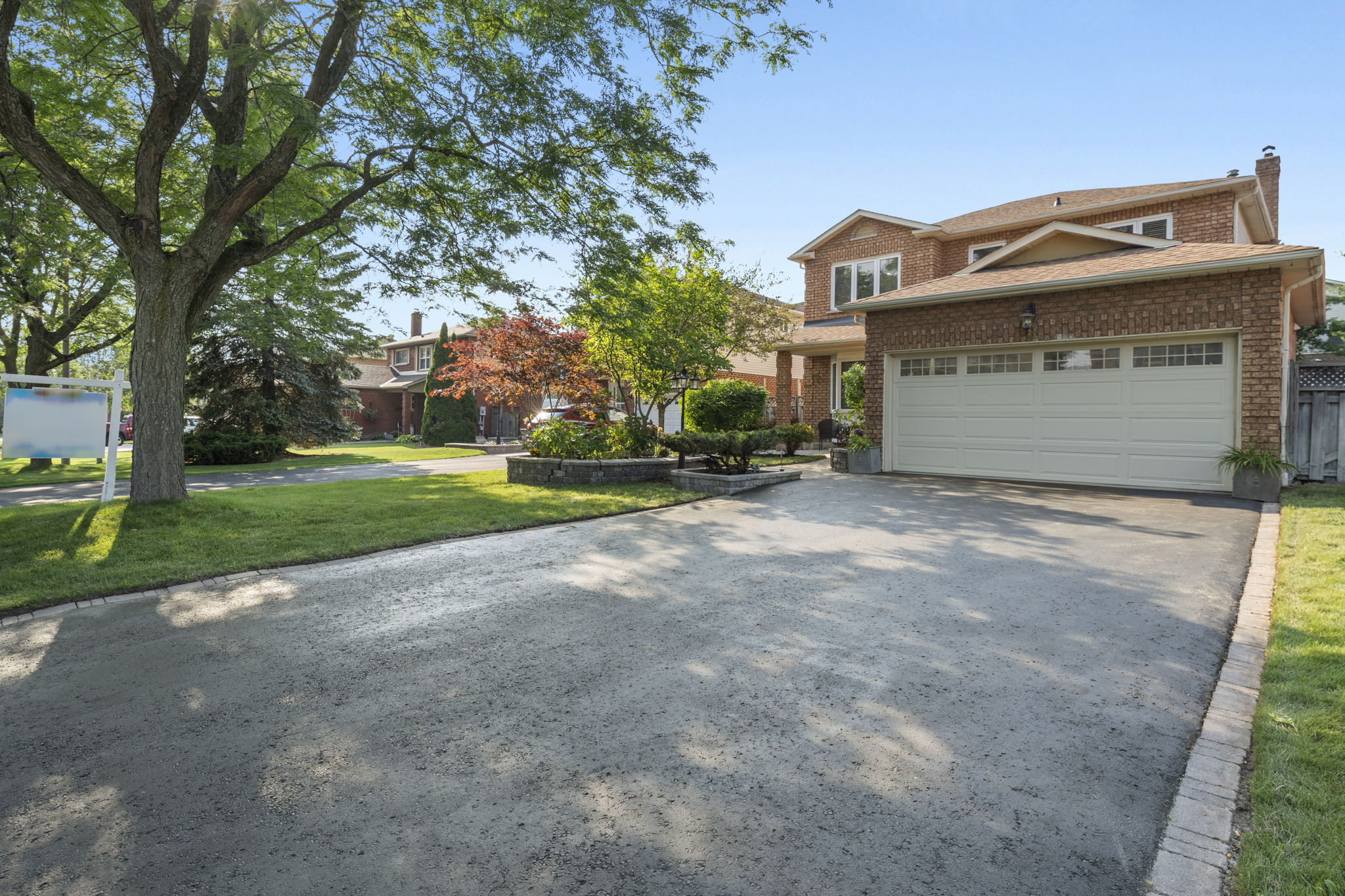 8 Christaller Ct Whitby, ON L1N 8T8