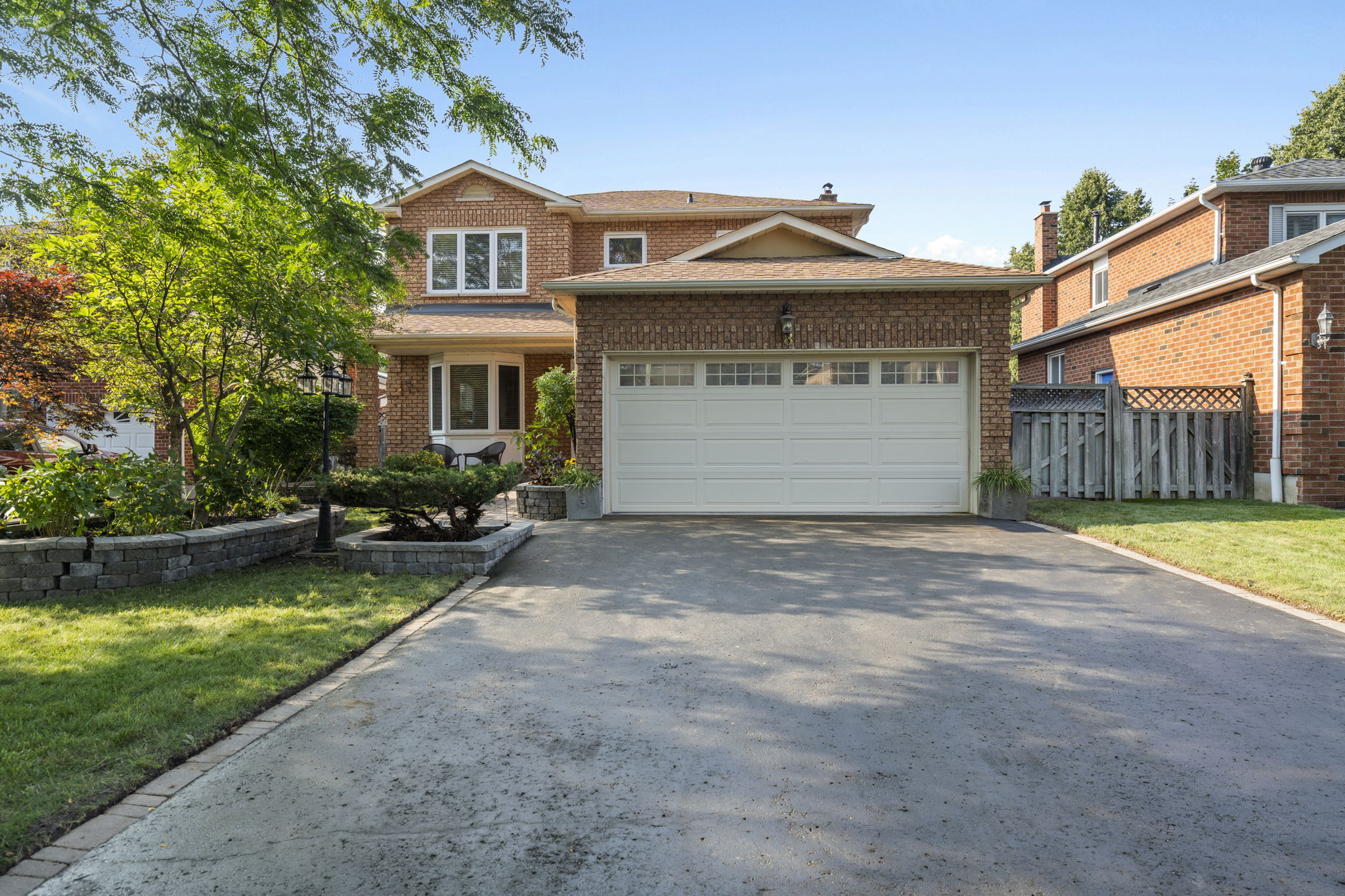 8 Christaller Ct Whitby, ON L1N 8T8
