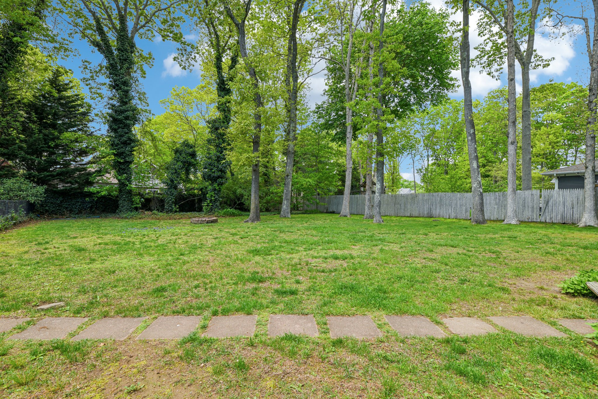 Clover Dr-0905-035.jpg