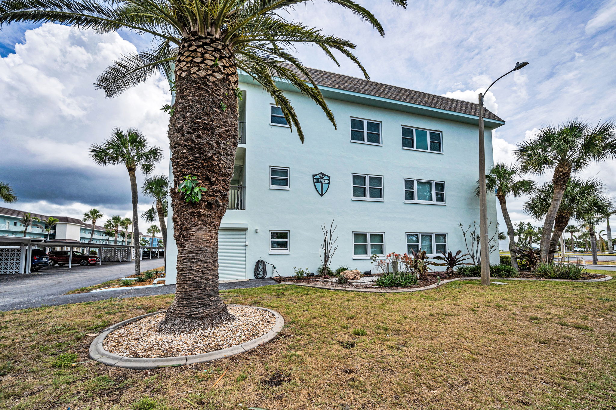 Side Exterior2