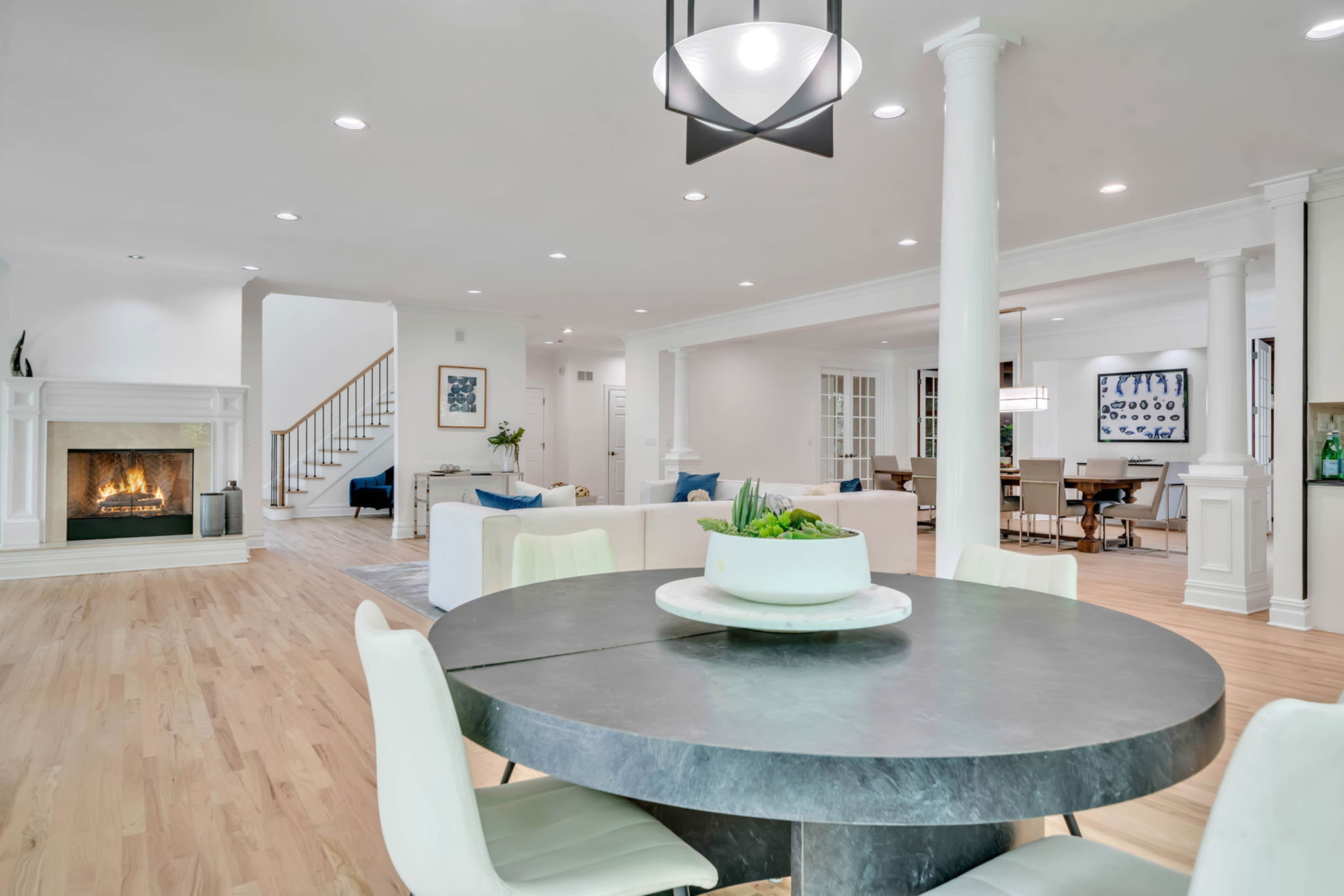 4B-Newly Refinished Hardwood Floors