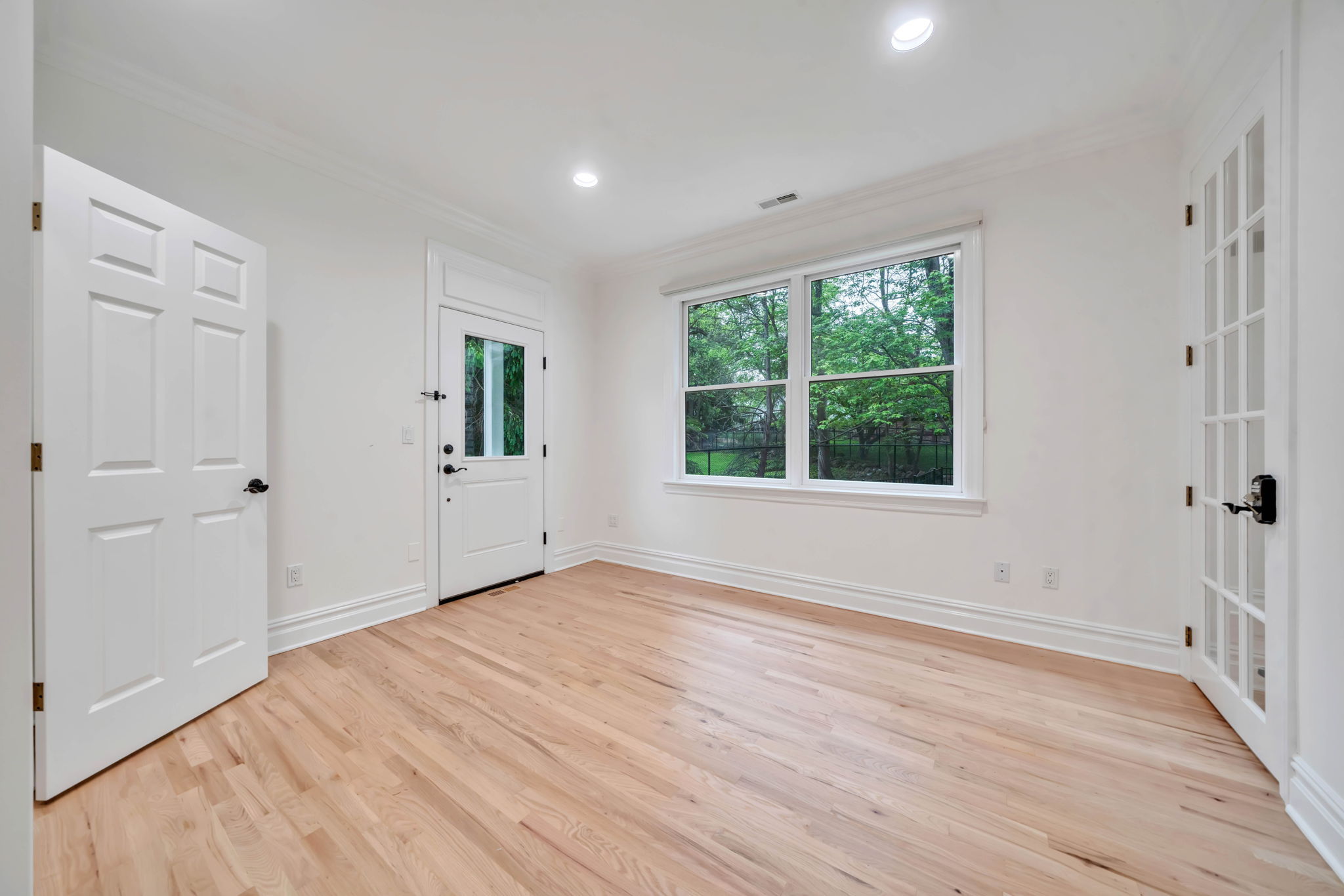 7-Office w Private Side Door Entrance