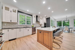 3C-Island w Leathered Granite Countertop