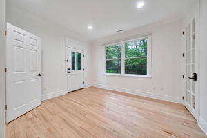 7-Office w Private Side Door Entrance